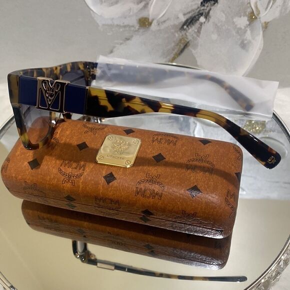 # Mcm Woman's Sunglasses 54mm - Picture 7 of 13